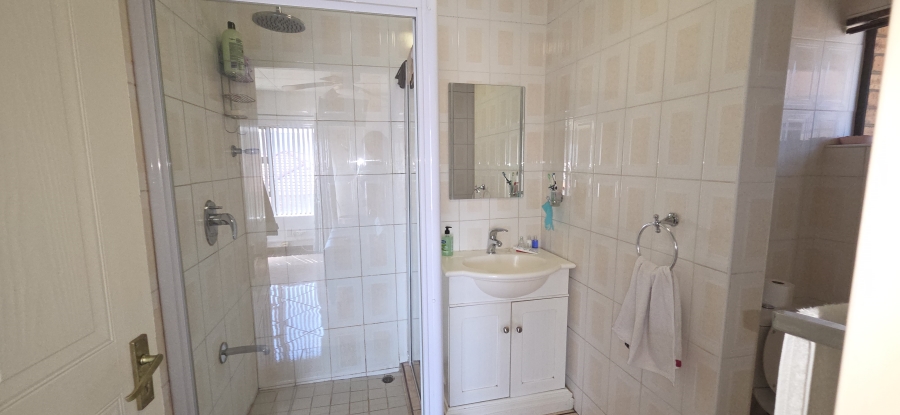 4 Bedroom Property for Sale in Roylglen Gardens Northern Cape